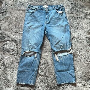 Abercrombie & Fitch Curve Love Ankle Straight Ultra High Rise Jean.